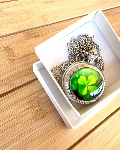 Kapesní hodinky "CloverTime" s motivem čtyřlístku, možnost personalizace gravírováním jako dárek