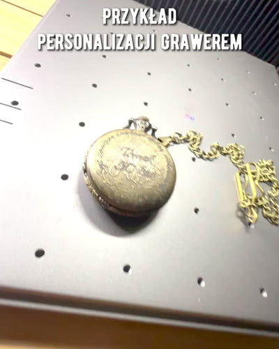 Klasické Kapesní Hodinky s Křemenným Strojkem a Mapou Světa – Přívěsek s Řetízkem ve Vintage Stylu pro Ni a pro Něho, gravírování