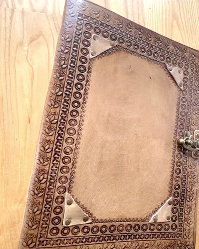 Kožená kniha vzpomínek Dědictví – personalizovaný zápisník 25 × 33 cm