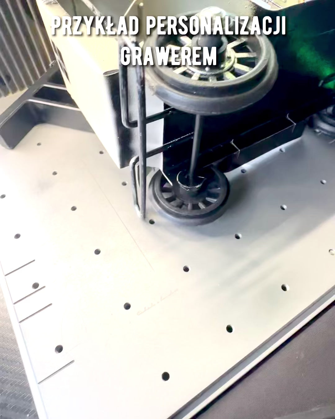 Klasyczny model samochodu Retro - trzy warianty z opcją grawerowania na prezent