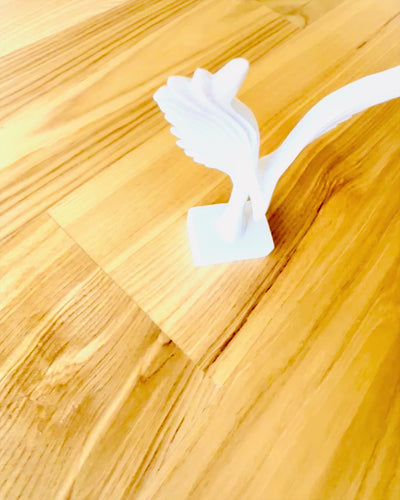 Elegantní figurka andělských křídel 15 cm vysoká – "Křídloví strážci", možnost personalizace gravírováním jako dárek, personalizace, 2 barevné varianty