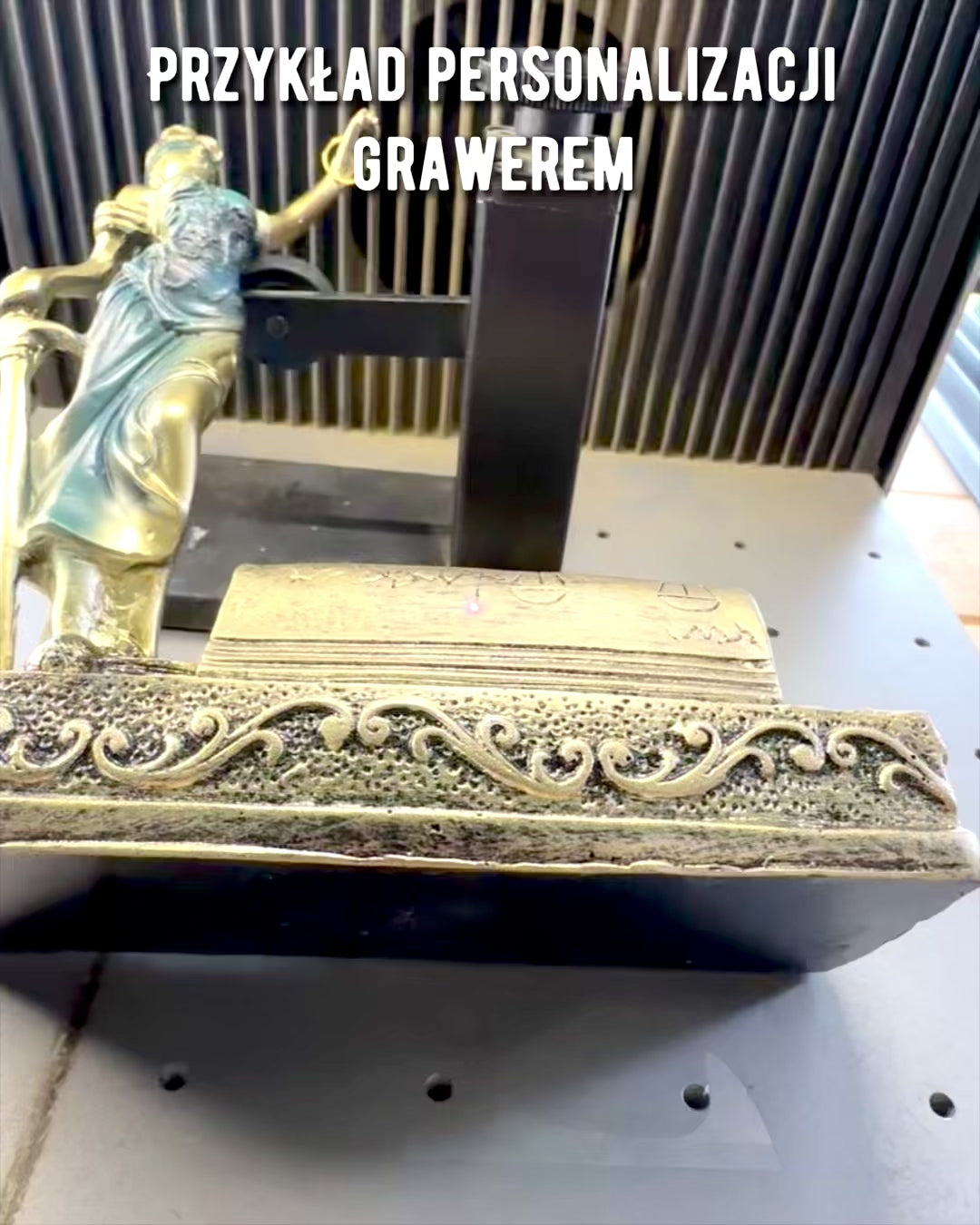 Statuetka "Justicia 2" - Bohyně Spravedlnosti – Umělecká Dekorace na Polici, Řemeslo z Pryskyřice, personalizace gravírováním