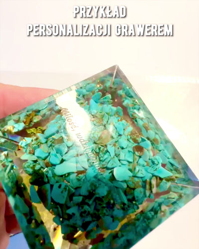 Pyramida Energetická orgonitová Kosmické Energie - Amulet s Ametystem a Třískami