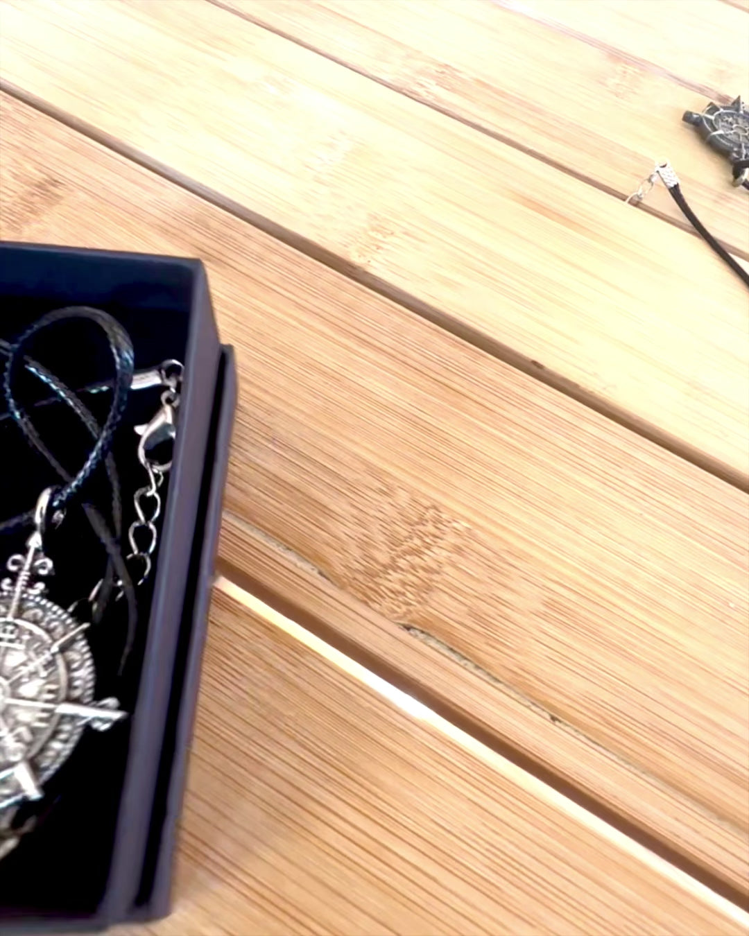 Amulet "Wojownik Północy" - Kompas Vikinga, možnost personalizace gravírováním jako dárek, 2 varianty na výběr