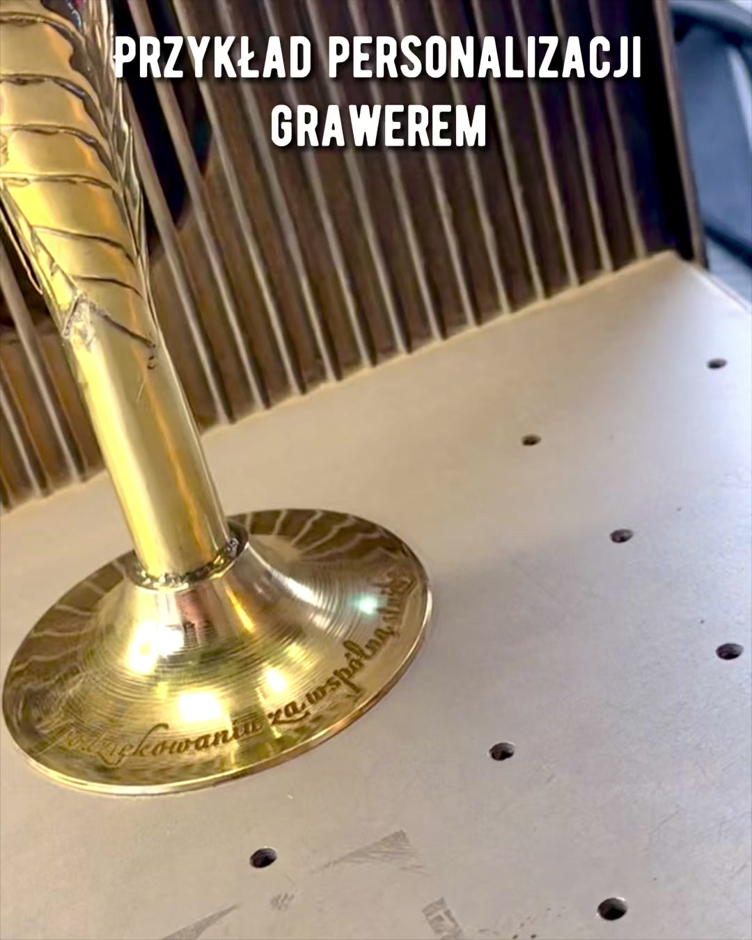 Kieliszek „Duch Rzemiosła” z rogu bawolego i mosiądzu – ręcznie wykonany w Indiach, 22 cm, możliwość personalizacji grawerem na prezent