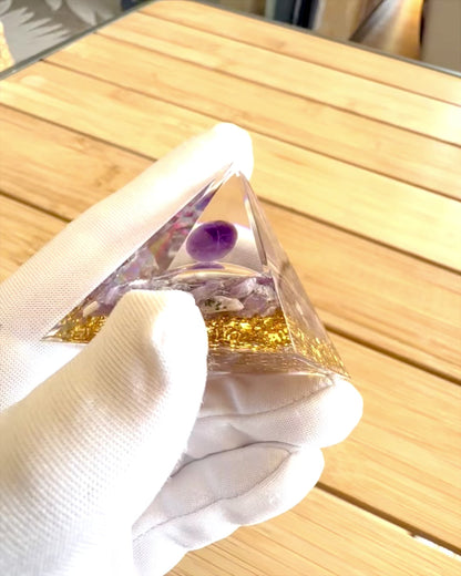Orgonitová energetická pyramida "Amethyst Star" s ametystovými krystaly