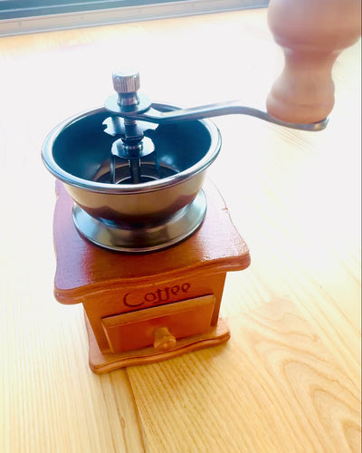 Tradiční mlýnek na kávu Aroma klasiky - s možností gravírování, personalizace jako dárek