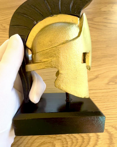 Helma Spartan Premium – ručně vyrobená dekorativní socha, možnost personalizace gravírováním jako dárek