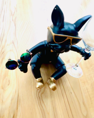 Exkluzivní figurka "Stylový Bulldog", černá barva, stojan na sklenici vína nebo šampaňského, personalizace gravírováním