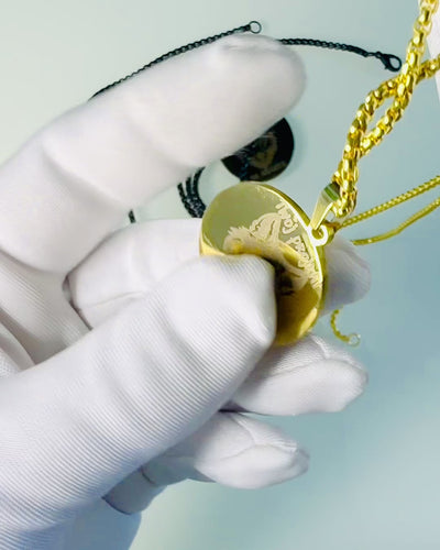 Přívěsek "Urban Elegance" – Kulatá Medaile z Nerezové Oceli ve Dvou Barvách s Možností Personalizace