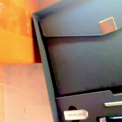 Elegantní prémiová dárková sada s personalizací – kožený zápisník A5, pero a flash disk 16GB v černo-zlaté krabičce