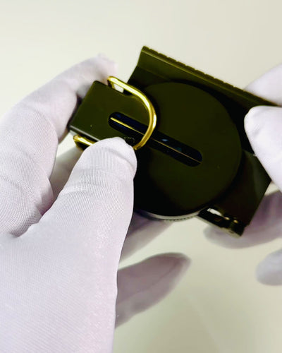 Vodotěsný Kompas Navigační s Vysokou Přesností v Barvě Armádní Zelené – Spolehlivý v Orientaci, možnost gravírování