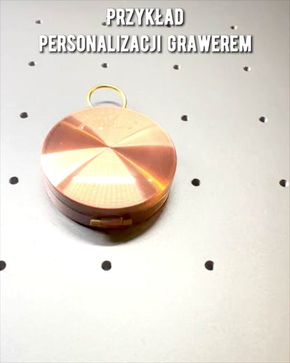 Kompas růžové zlato - navigační v retro stylu – přenosný a přesný nástroj pro určování směru pro cestovatele a objevitele. Gravírování, personalizace.