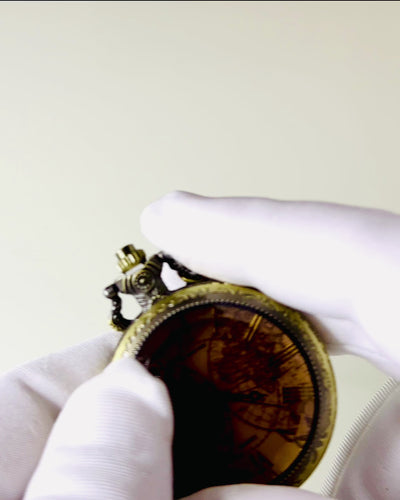 Klasické Kapesní Hodinky s Křemenným Strojkem a Mapou Světa – Přívěsek s Řetízkem ve Vintage Stylu pro Ni a pro Něho, gravírování