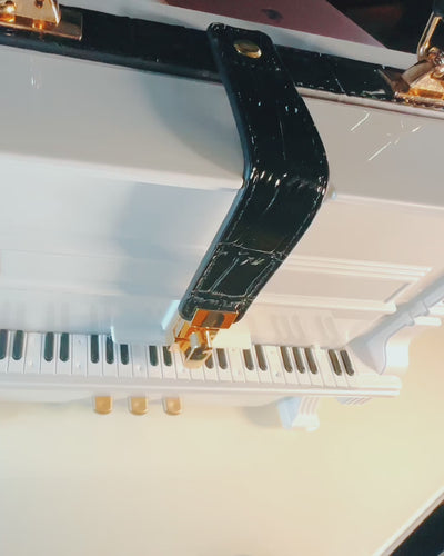 Dámská kabelka „Elegantní Klavír“ v černé a bílé barvě