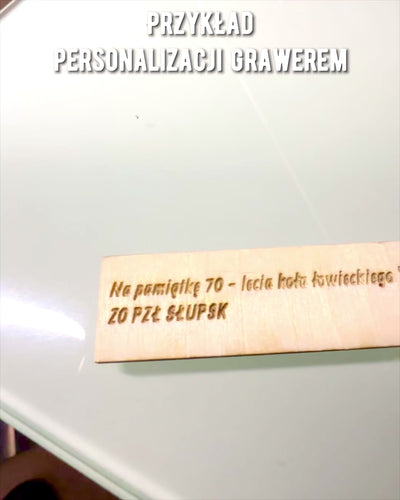 Orzeł Królewski – Dekorativní Figurka z Pryskyřice s Možností Gravírování