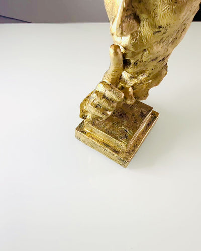 Reflexní muž – Abstraktní socha v moderním stylu