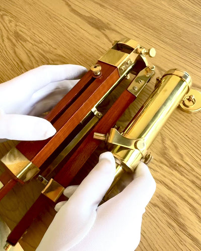 Dalekohled Celestial na dřevěném stojanu 41 cm, možnost personalizace gravírováním jako dárek