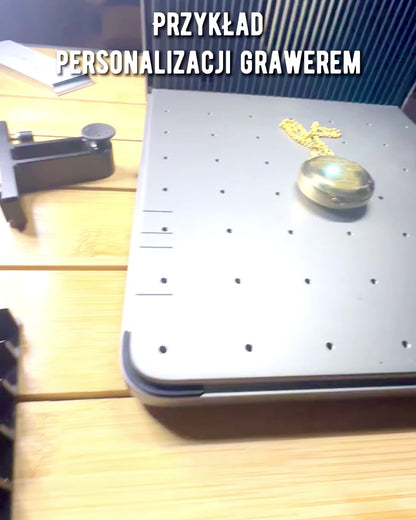 Zlatý Kompas „Dobrodružství“ – Elegantní Navigátor Objevů

