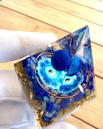 Orgonitová energetická pyramida "Zenith" s Lapis Lazuli, ideální jako dárek