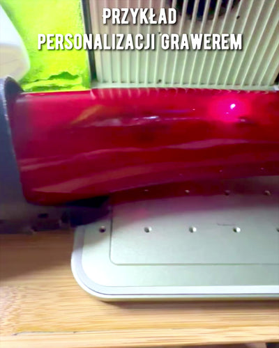 Válečnický rohový hrnek - Červený - s možností personalizace gravírováním