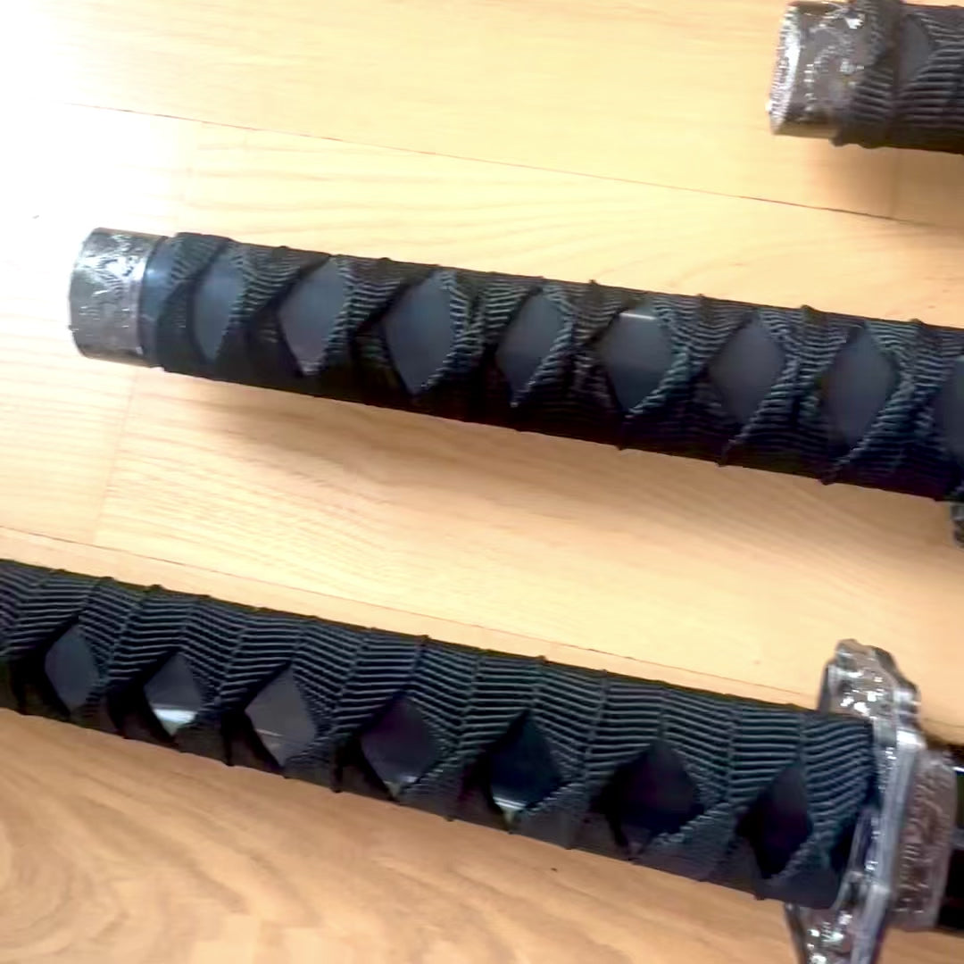 Sada 3 samurajských mečů na stojanu s možností personalizace gravírováním