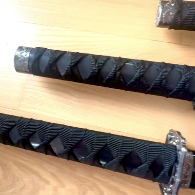 Sada 3 samurajských mečů na stojanu s možností personalizace gravírováním
