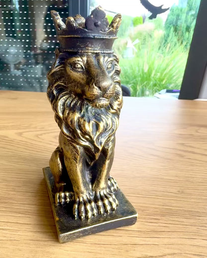 Lví král – Kompaktní 14.5 cm dekorativní figurka s možností gravírování jako dárek