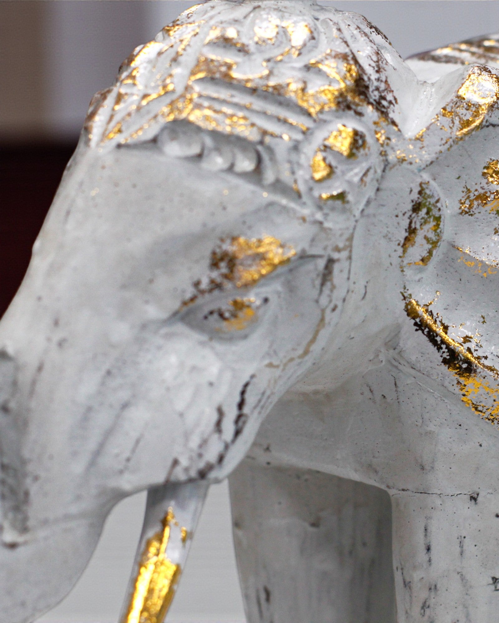 Socha slona 24 cm – bílá a zlatá